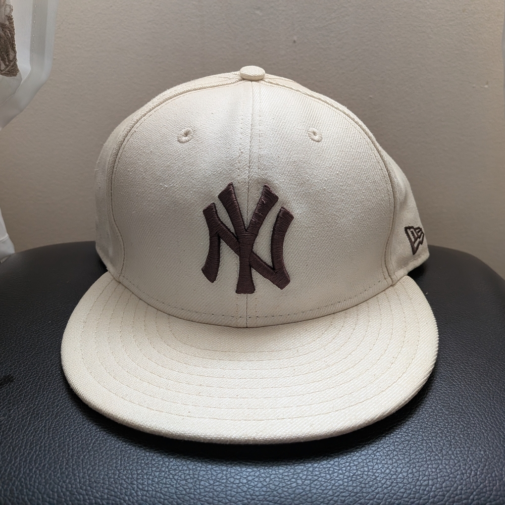 New Era NY Yankees Cream Baseball Cap with Brown Logo Size 8